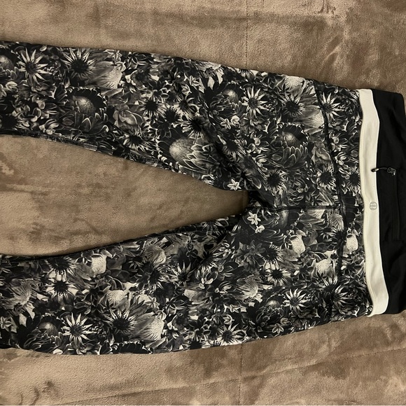 Floral Print LuluLemon Leggings - Picture 4 of 4